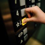 Linee pure e verticalità: ascensori che diventano elementi d’arredo