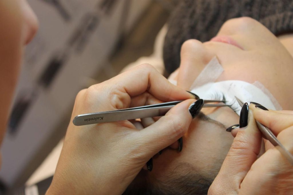 Corso extension ciglia: competenze pratiche e teoriche per diventare lash maker 1