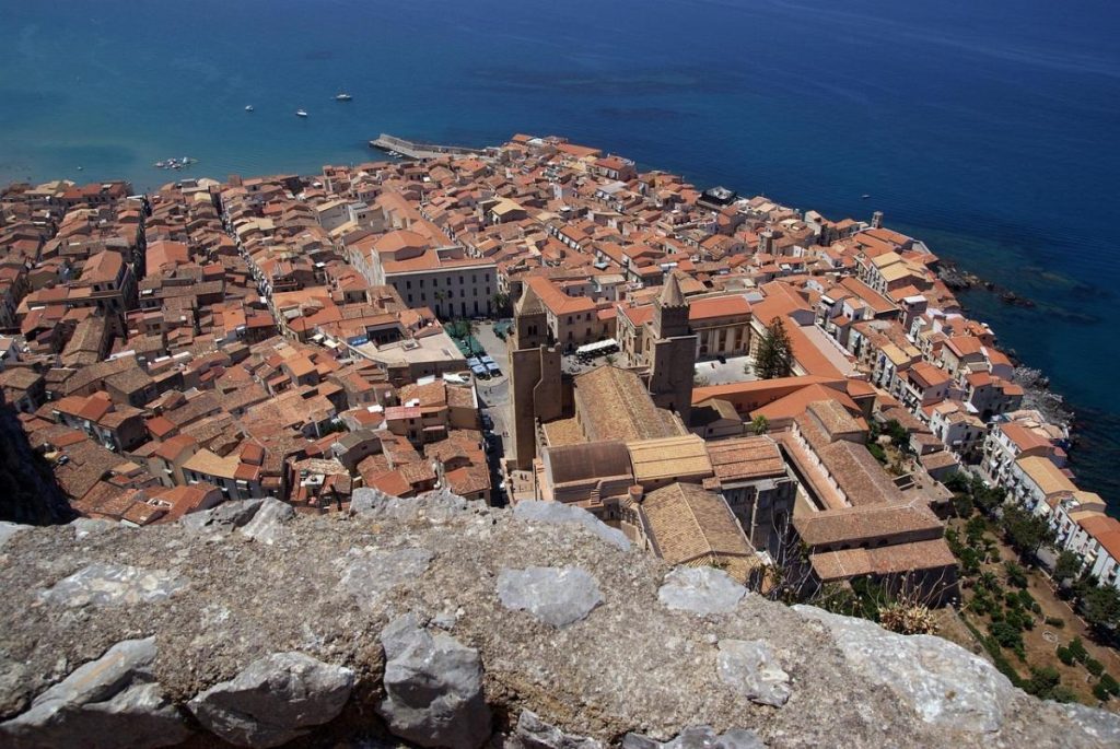 Borghi storici vista mare: la Sicilia che sorprende ad ogni curva 1
