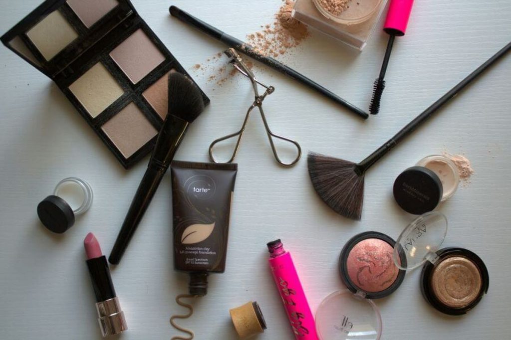 Perché il blush in gel è il protagonista dei look luminosi e naturali 1